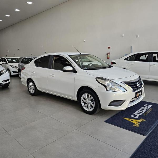 Nissan Versa 16sv CVT - foto 18