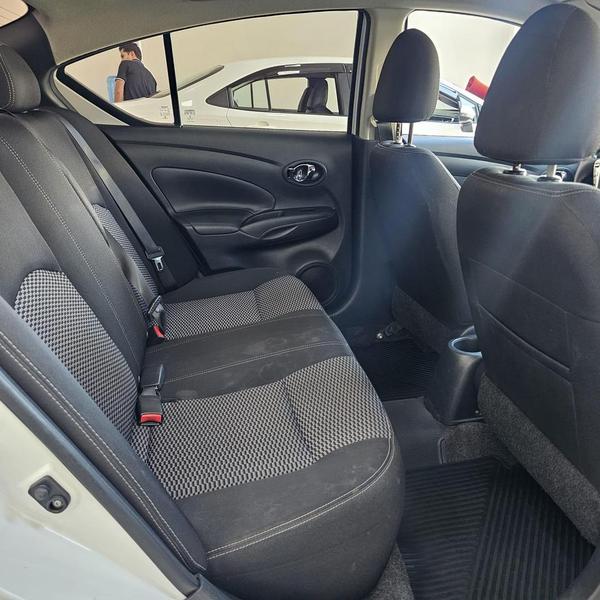 Nissan Versa 16sv CVT - foto 2