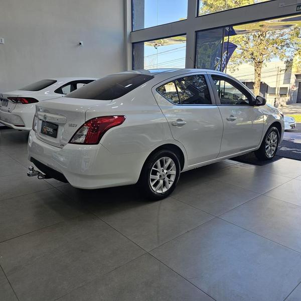 Nissan Versa 16sv CVT - foto 4