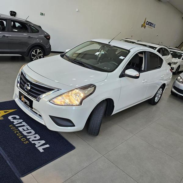 Nissan Versa 16sv CVT - foto 9