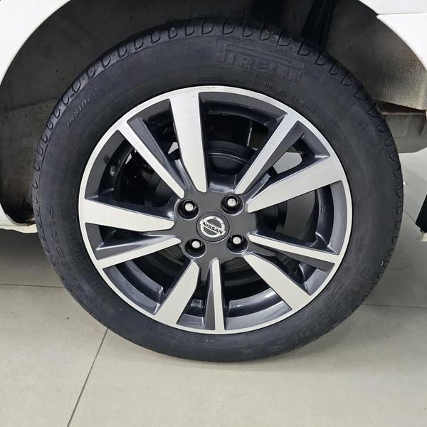 Nissan Versa 16sl CVT - foto 12