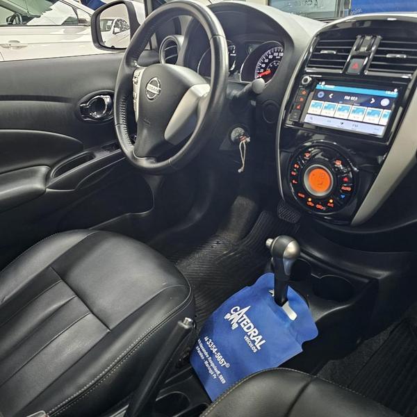 Nissan Versa 16sl CVT - foto 16