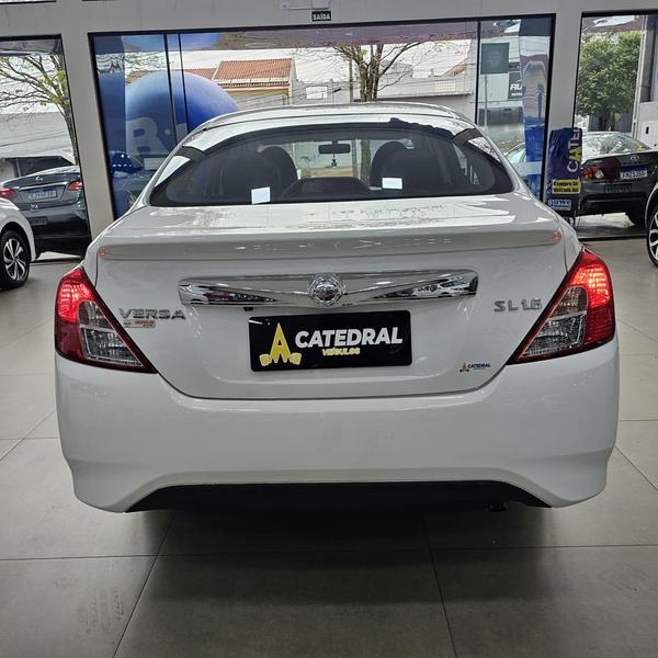 Nissan Versa 16sl CVT - foto 17
