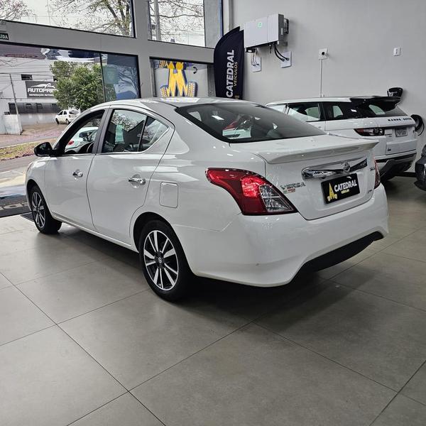 Nissan Versa 16sl CVT - foto 18
