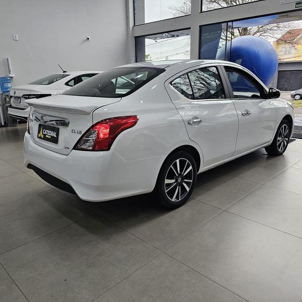 Nissan Versa 16sl CVT - foto 19