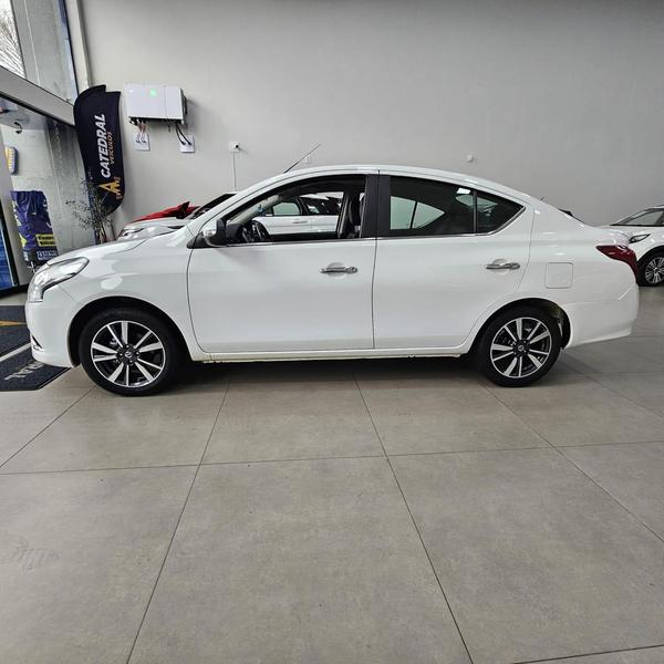 Nissan Versa 16sl CVT - foto 3