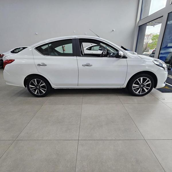Nissan Versa 16sl CVT - foto 4