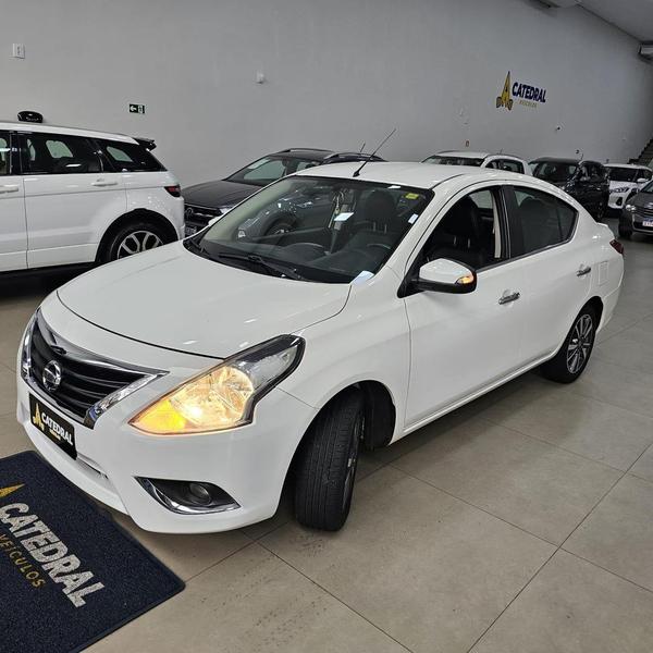 Nissan Versa 16sl CVT - foto 9