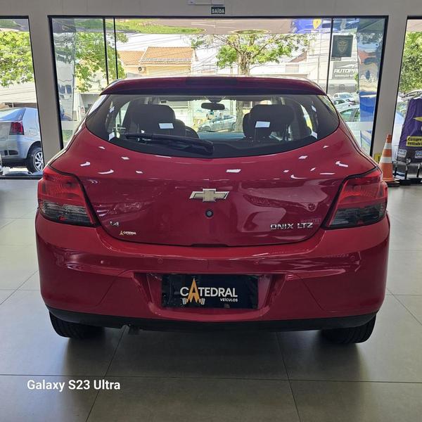 Chevrolet Onix 14mt LTZ - foto 13