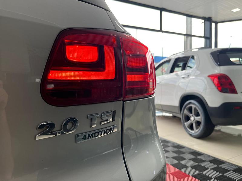 Volkswagen Tiguan 2.0 TSI - foto 12