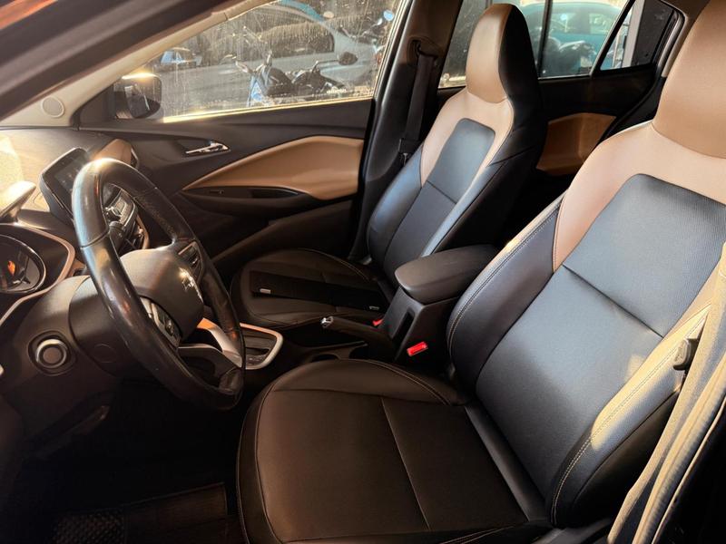 Chevrolet Onix Plus 10tat - foto 6