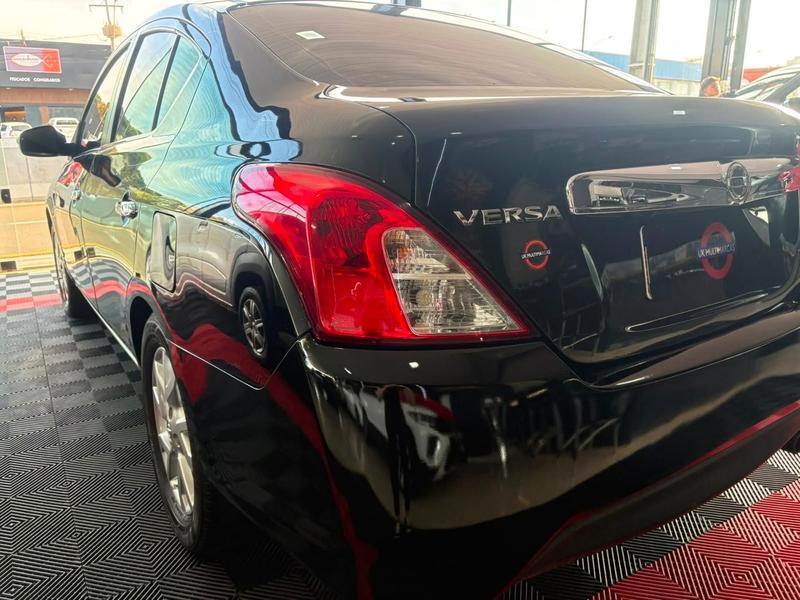 Nissan Versa 16sl CVT - foto 8