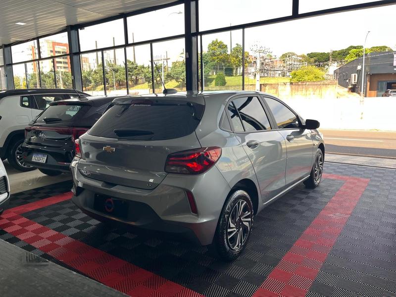 Chevrolet Onix 10mt - foto 9