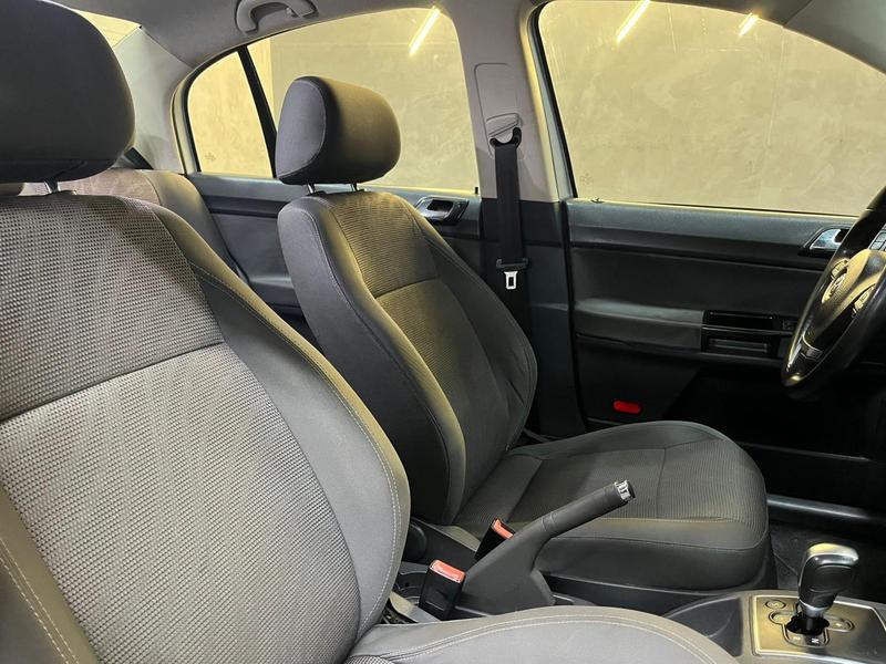 Volkswagen Polo Sedan 1.6 Mi Total Flex 8V 4P - foto 12