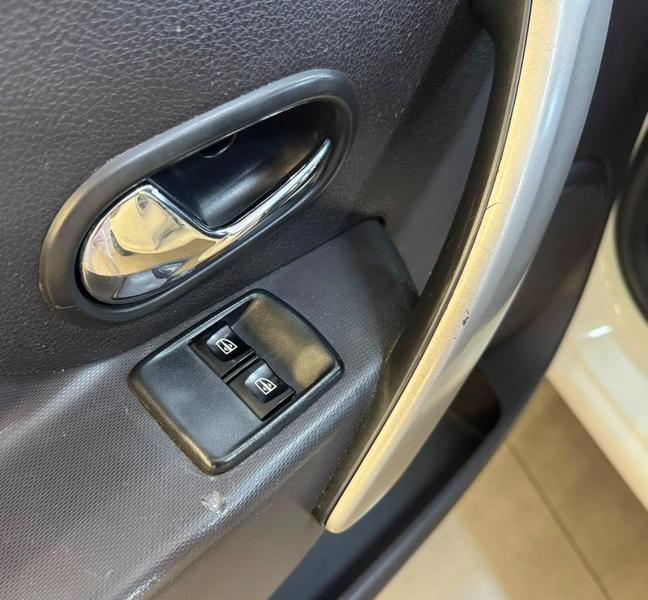 Renault Sandero Expr 1.0 - foto 12
