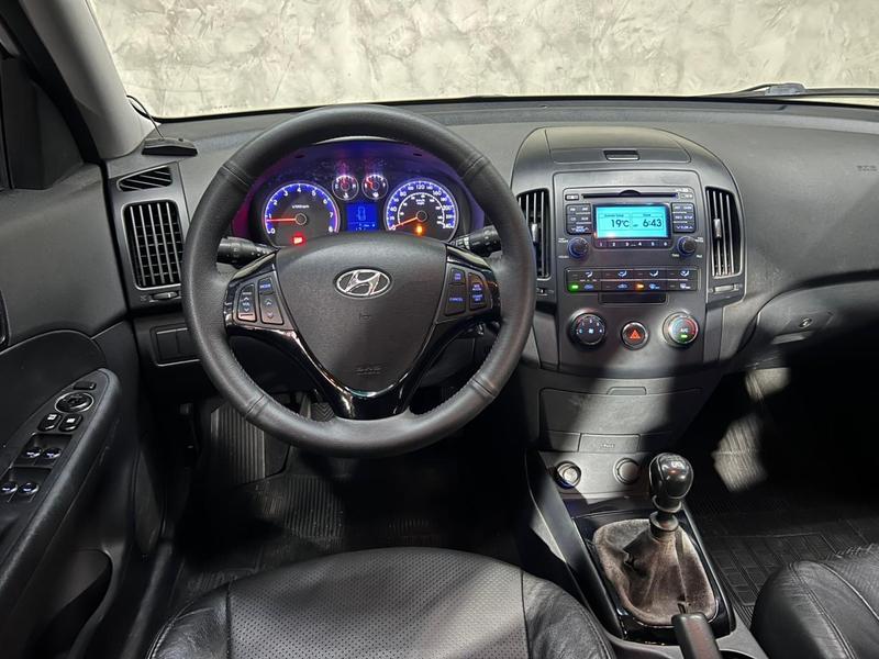 Hyundai i30 2.0 - foto 13