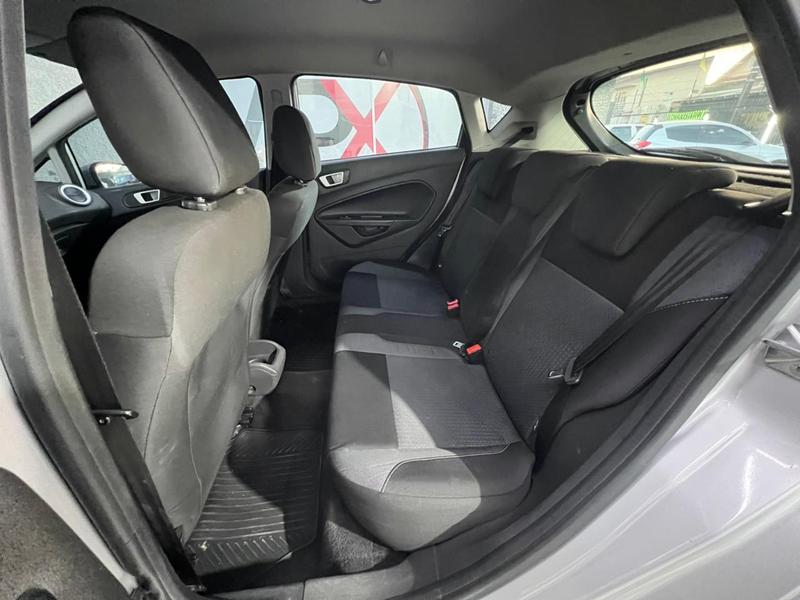 Ford Fiesta 16sel - foto 12
