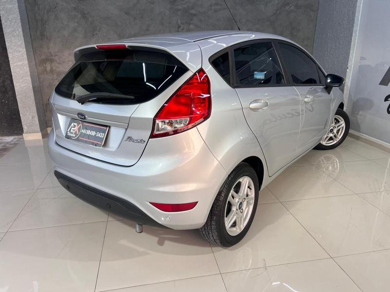 Ford Fiesta 16sel - foto 8
