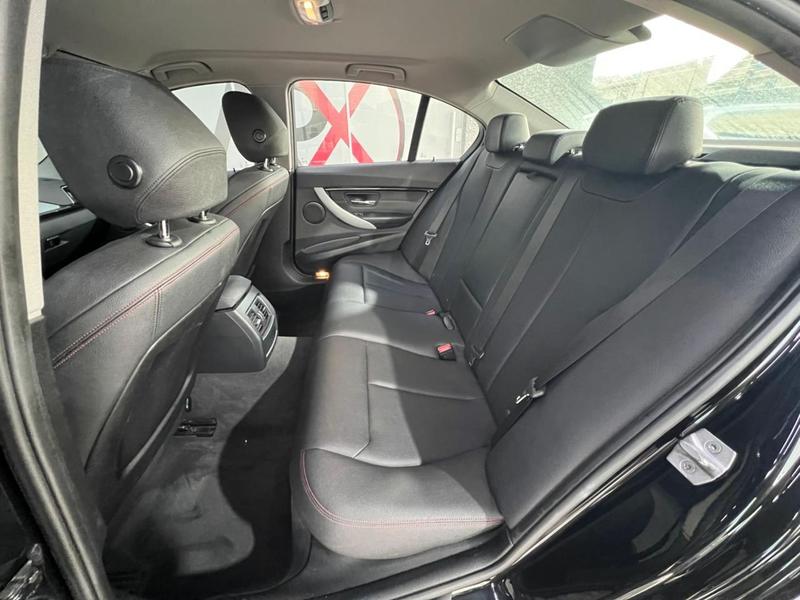 BMW 320i Active Flex - foto 12