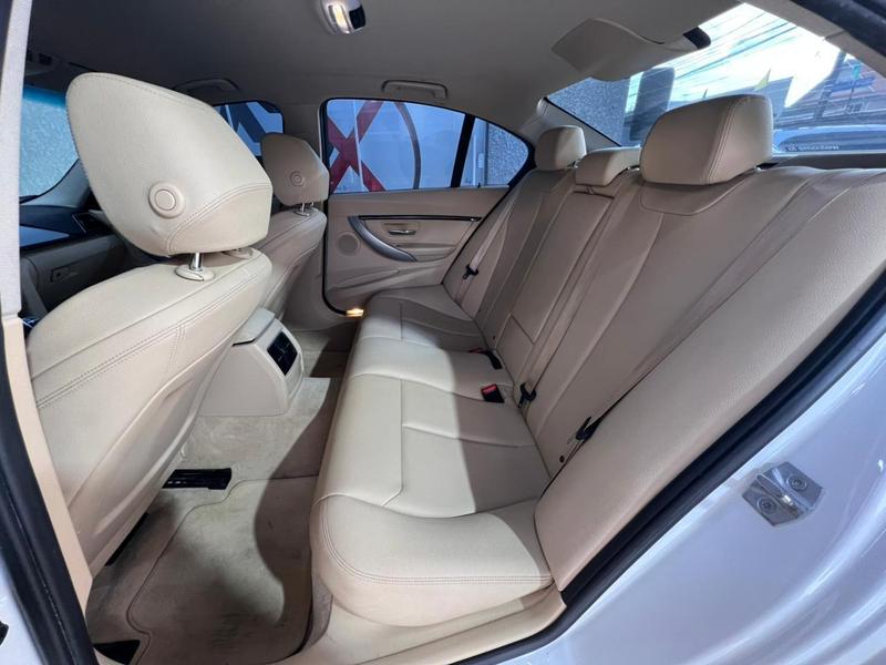 BMW 320i Active Flex - foto 12