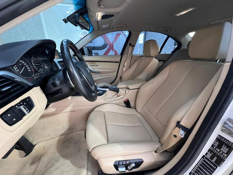 BMW 320i Active Flex - foto 11