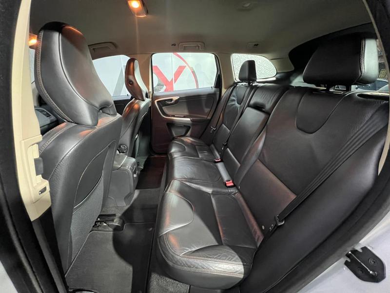 Volvo XC60 2.0 T5 Comf - foto 12