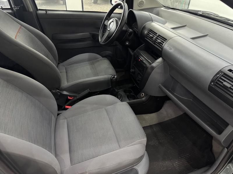 Volkswagen Fox Route 1.6 Mi Total Flex 8V 3P - foto 9