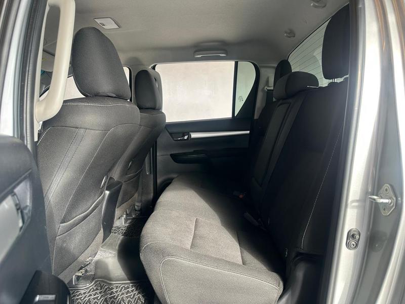 Toyota Hilux Cd Srx 4X4 2.8 TDI 16V Diesel Aut. - foto 11