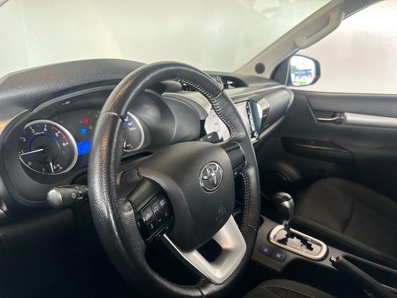Toyota Hilux Cd Srx 4X4 2.8 TDI 16V Diesel Aut. - foto 14