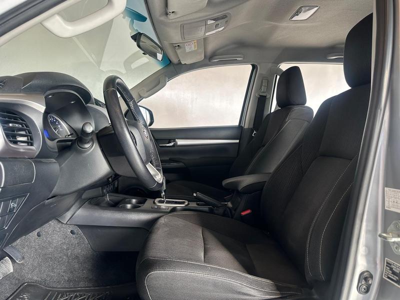Toyota Hilux Cd Srx 4X4 2.8 TDI 16V Diesel Aut. - foto 9