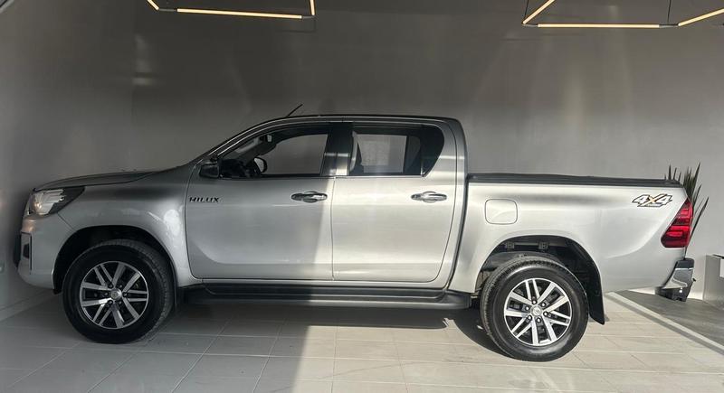 Toyota Hilux Cd Srx 4X4 2.8 TDI 16V Diesel Aut. - foto 8