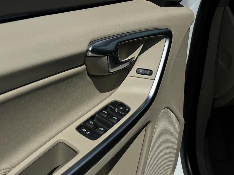 Volvo XC60 2.0 T5 Kin - foto 11