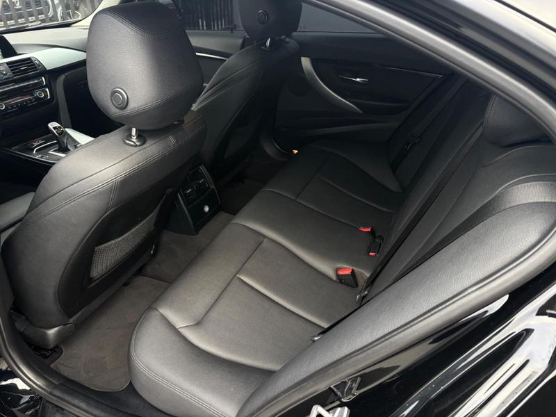 BMW 320i Active Flex - foto 11