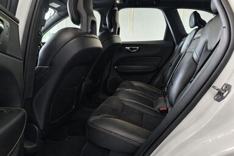 Volvo XC60 20t5 R Des - foto 11