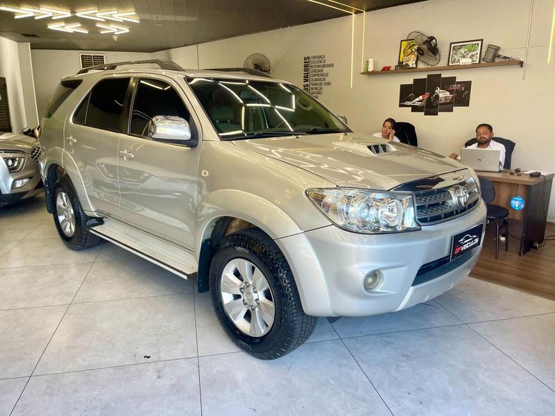 Toyota SW4 Hilux - foto 2