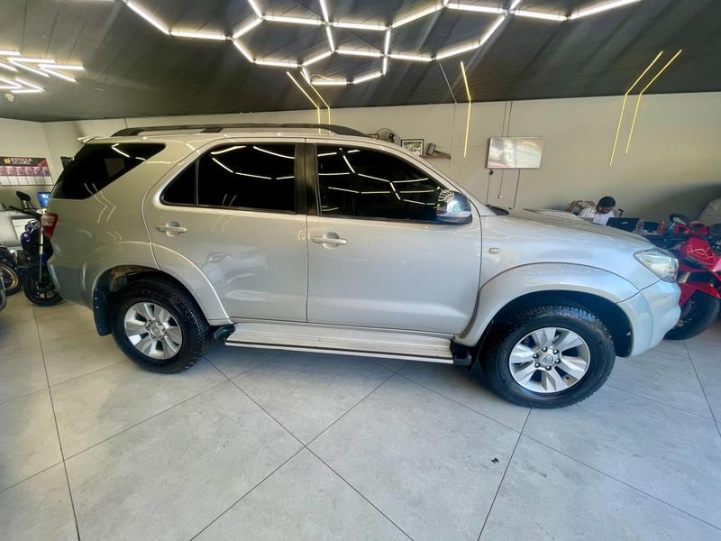 Toyota SW4 Hilux - foto 5
