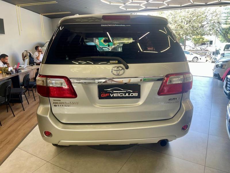 Toyota SW4 Hilux - foto 8