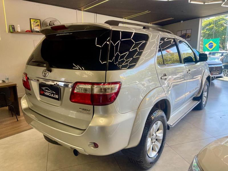 Toyota SW4 Hilux - foto 4