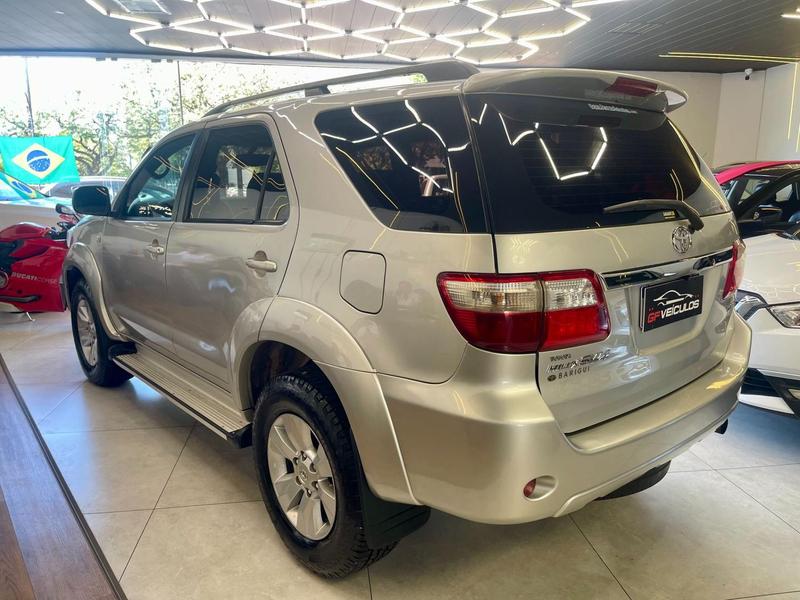 Toyota SW4 Hilux - foto 3