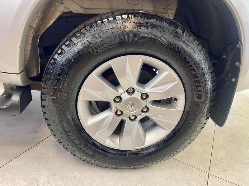 Toyota SW4 Hilux - foto 13