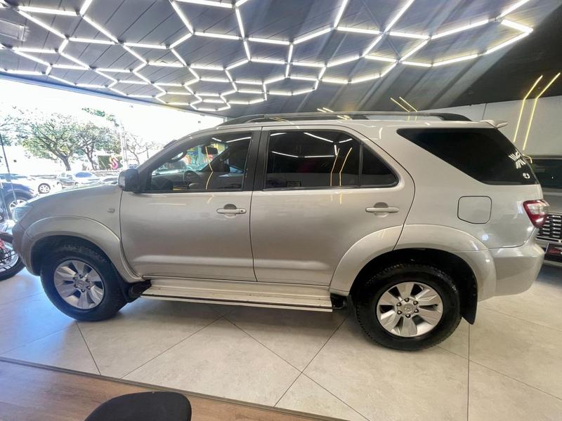 Toyota SW4 Hilux - foto 6
