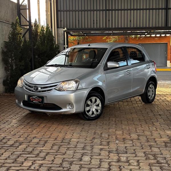 TOYOTA ETIOS HB XS 15