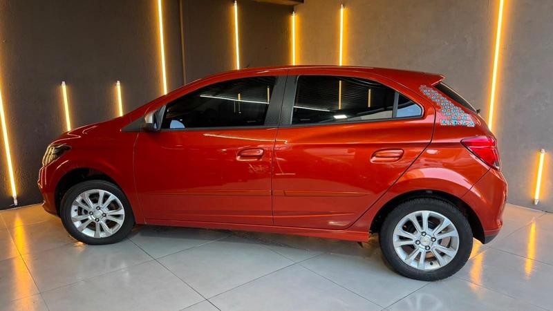 Chevrolet Onix Hatch Ls 1.0 8V Flexpower 5P Mec. - foto 4