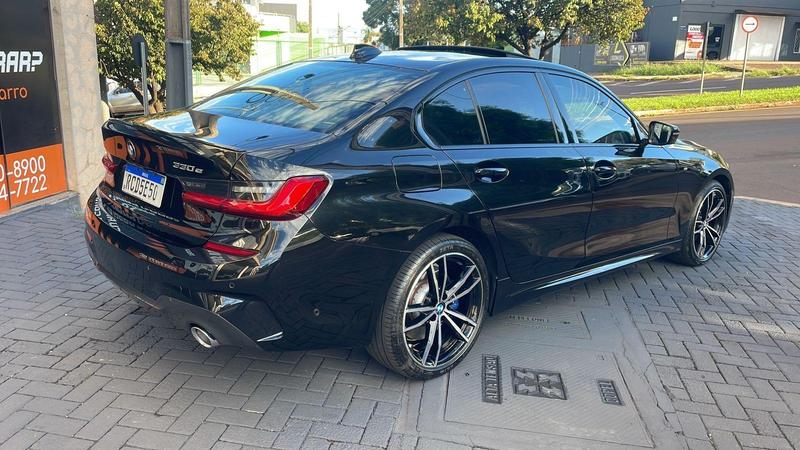 BMW 330e - foto 8