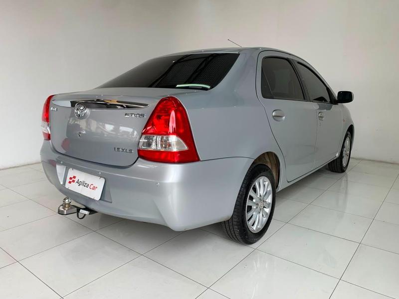 Toyota Etios Sd Xls - foto 11