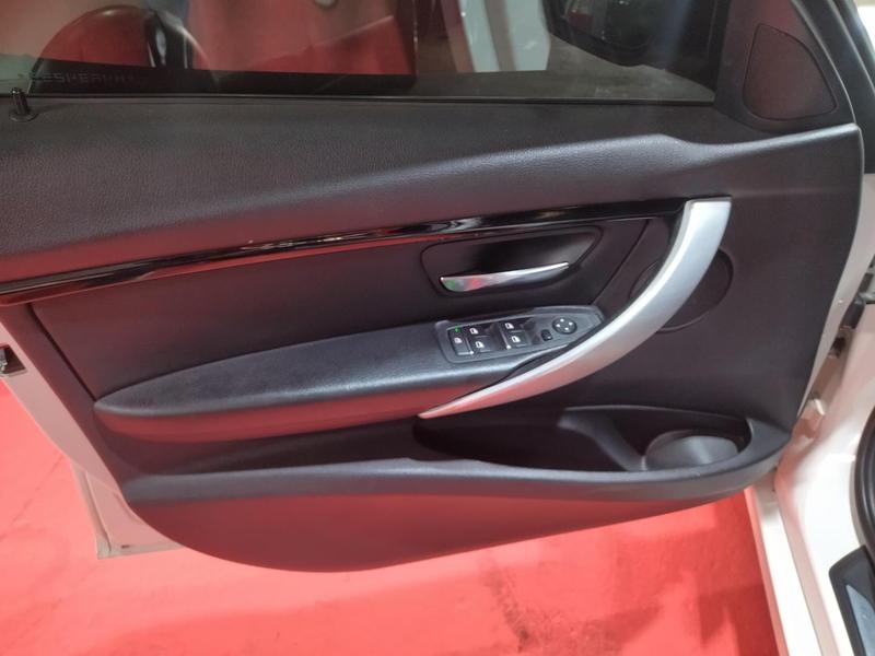 BMW 320i Active Flex - foto 15