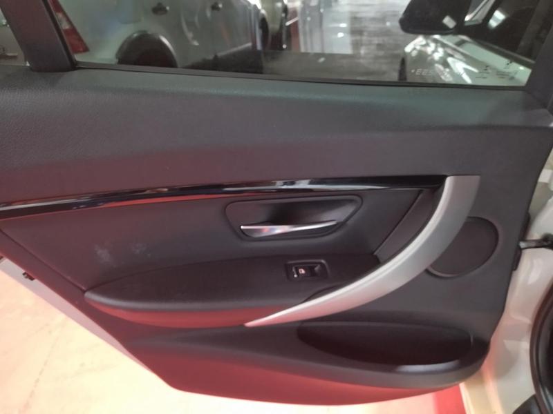 BMW 320i Active Flex - foto 12