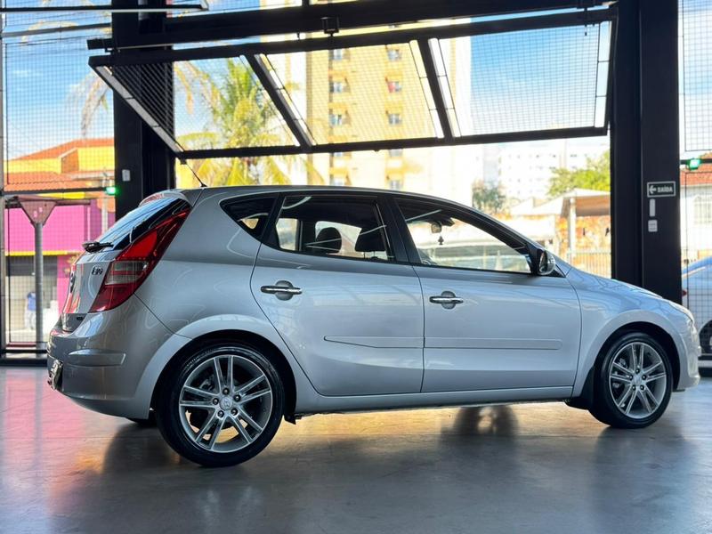 Hyundai i30 2.0 - foto 8