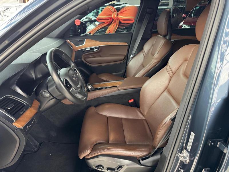 Volvo XC90 T8 Momentum - foto 11