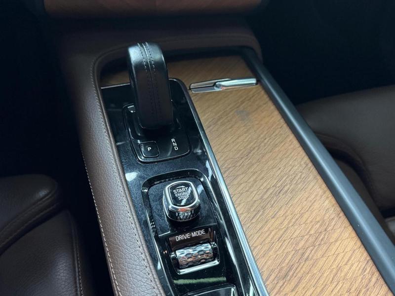 Volvo XC90 T8 Momentum - foto 18